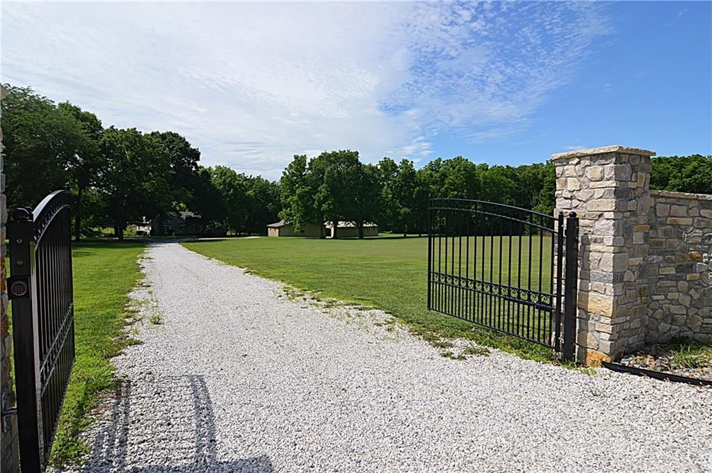 13905 Leavenworth Road — photo 39