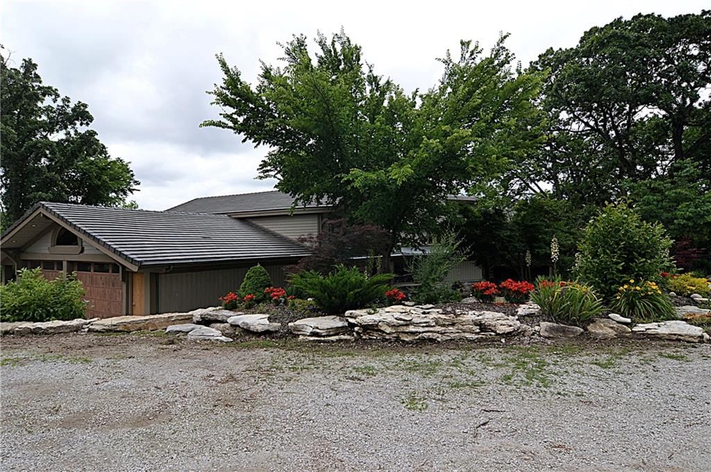 8424 S Russell Road — photo 3