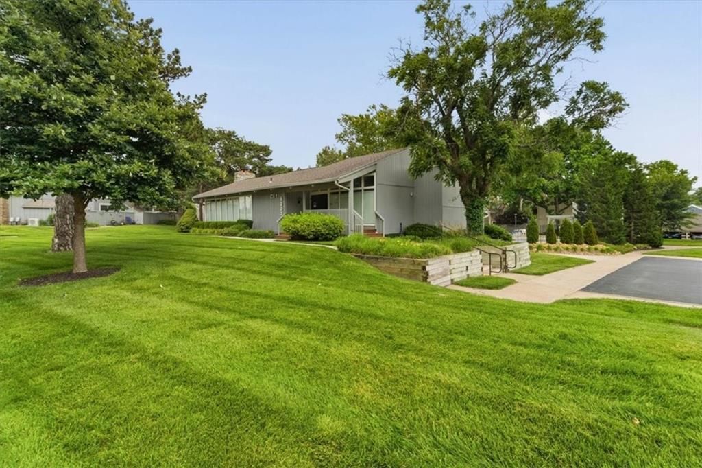 8258 Monrovia Street — photo 44