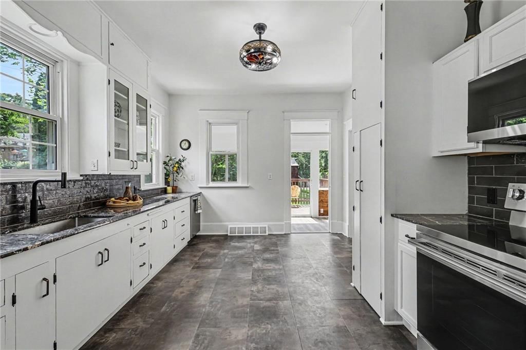 738 Welt Street — photo 6