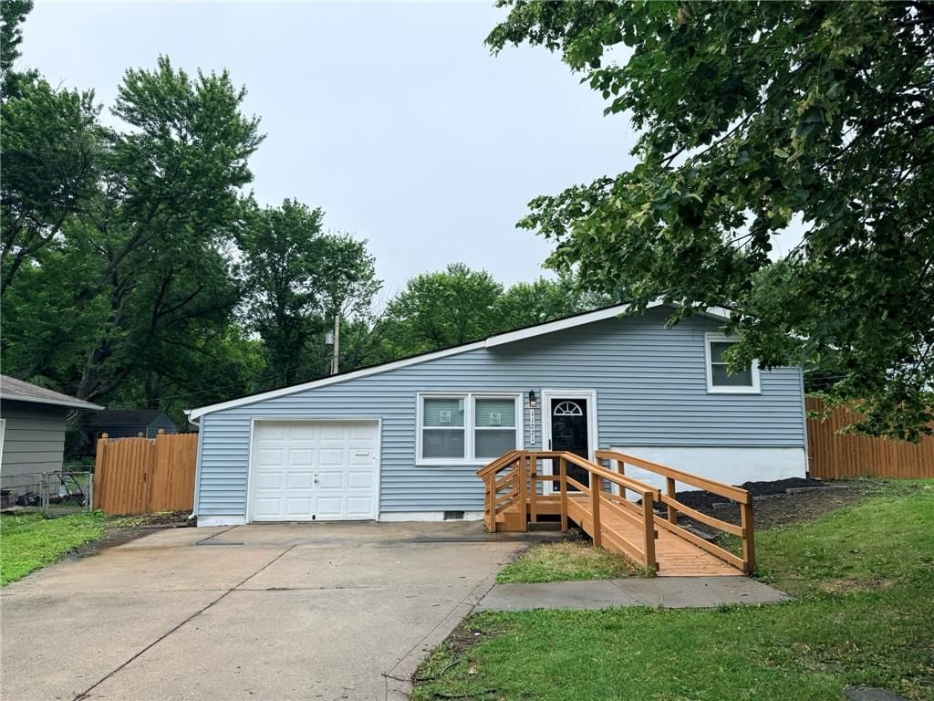 11221 Herrick Avenue — photo 1