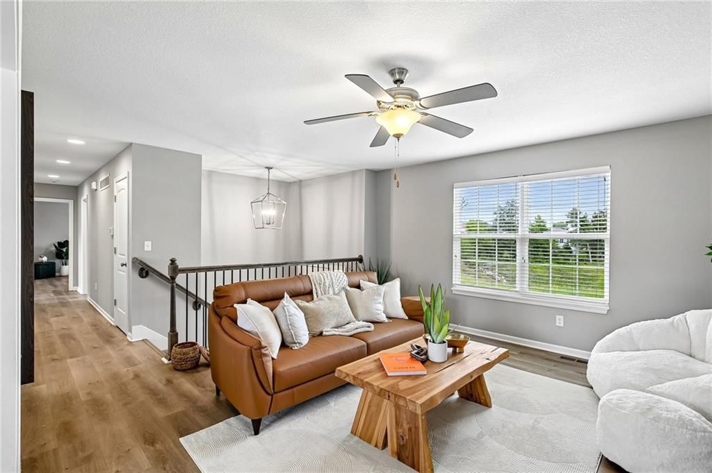 1003 NW Hilltop Lane — photo 4