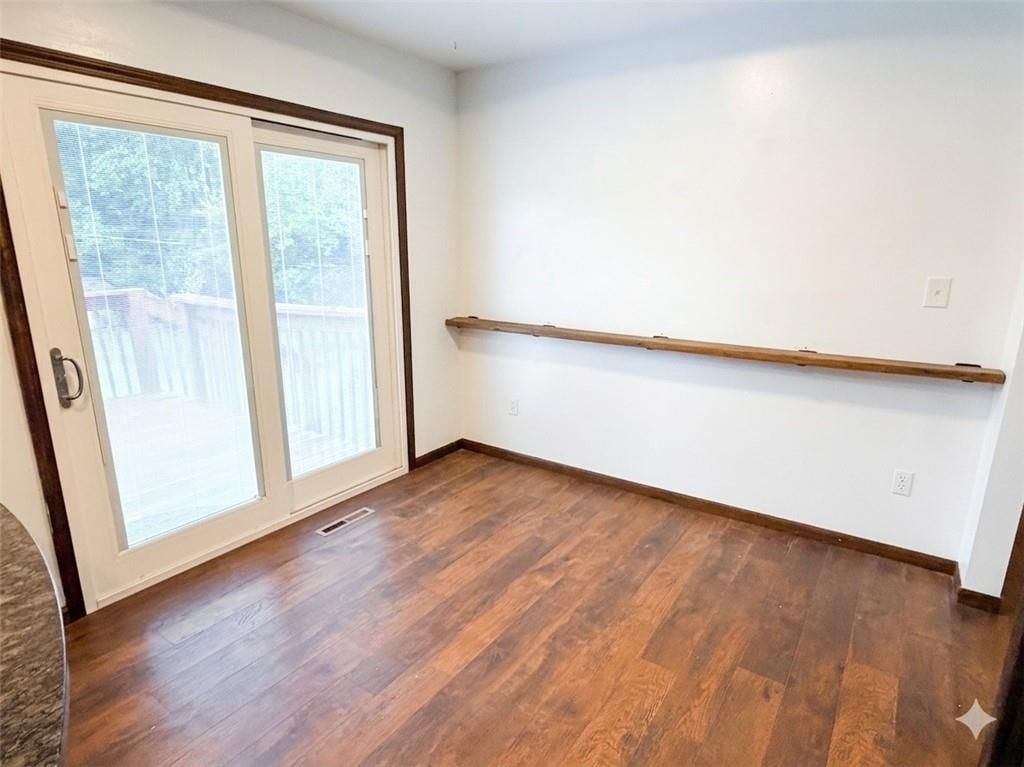 124 N Saxony Drive — photo 5