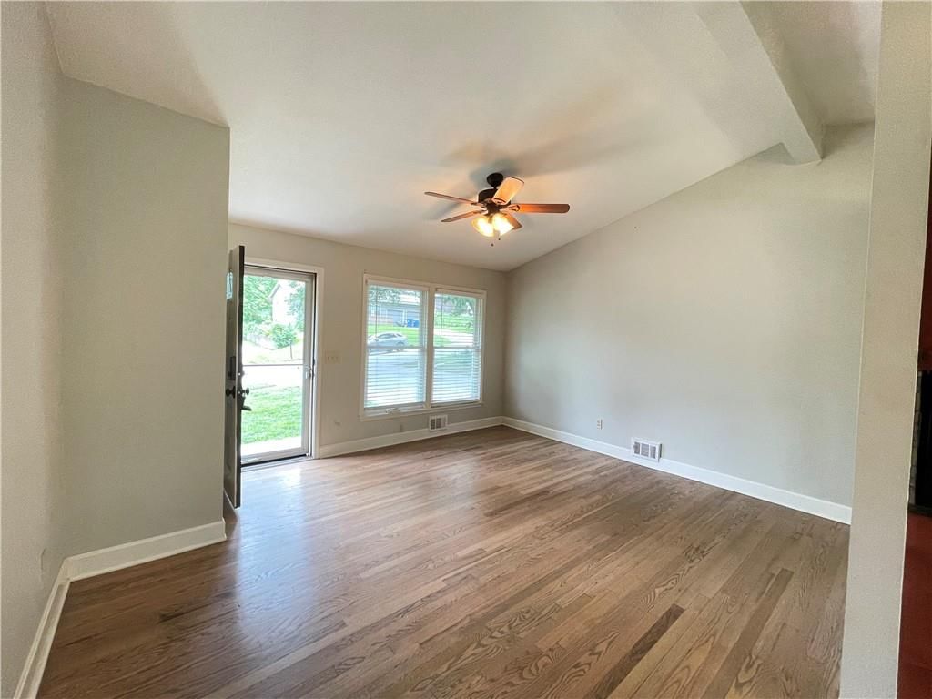 212 Jackson Avenue — photo 4