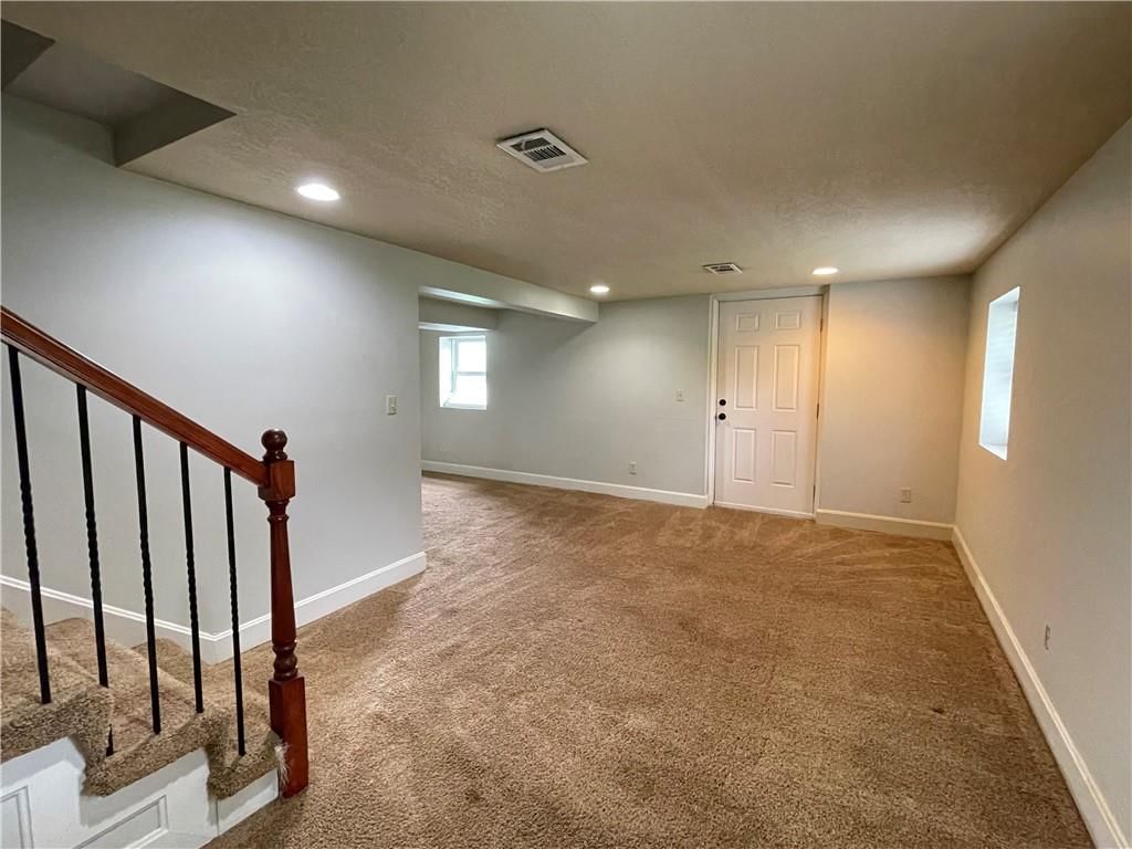 212 Jackson Avenue — photo 17