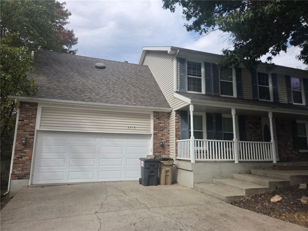 3715 SW Kimstin Circle, Blue Springs, MO: listing photo 2