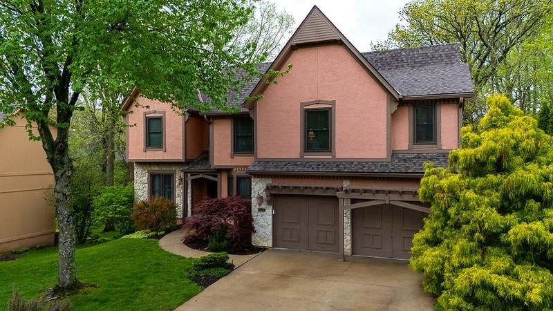6120 N Strathbury Avenue — photo 2