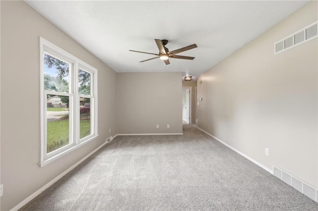 604 S Hickory Street — photo 5