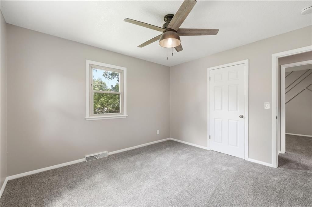 604 S Hickory Street — photo 16