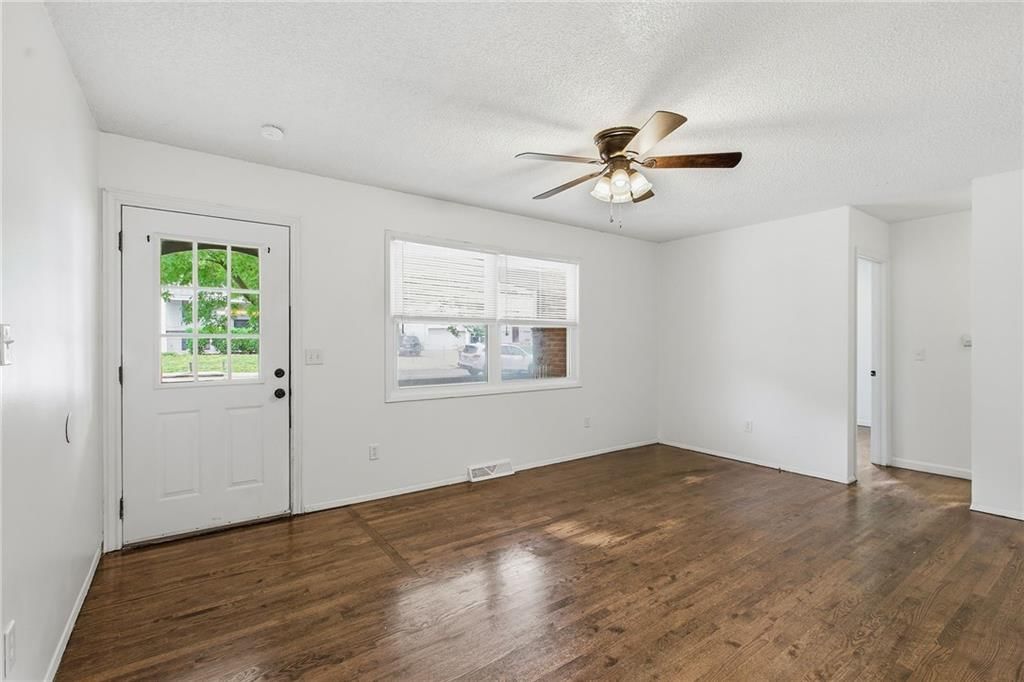 5249 N Richmond Avenue — photo 5