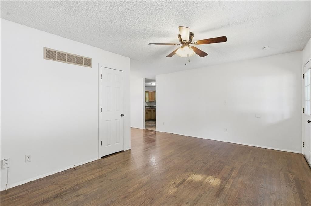 5249 N Richmond Avenue — photo 7