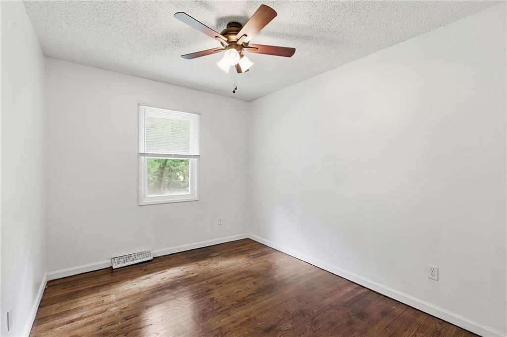 5249 N Richmond Avenue — photo 16