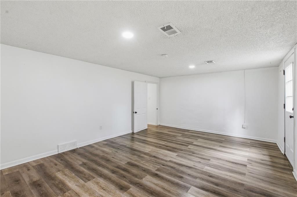 5249 N Richmond Avenue — photo 24