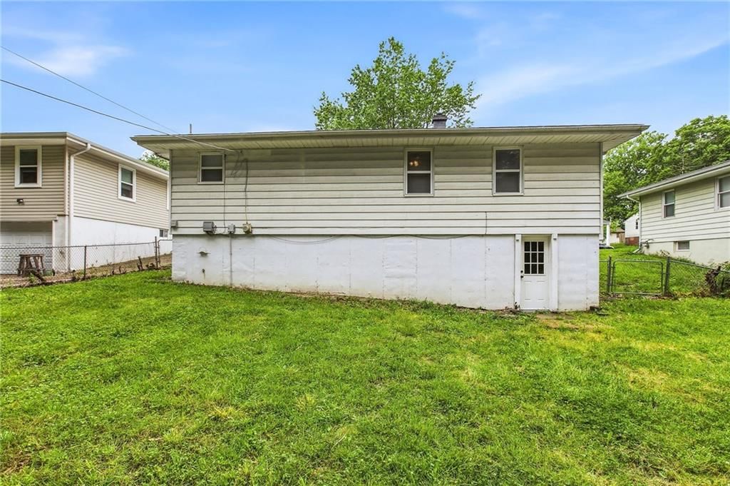 5249 N Richmond Avenue — photo 31