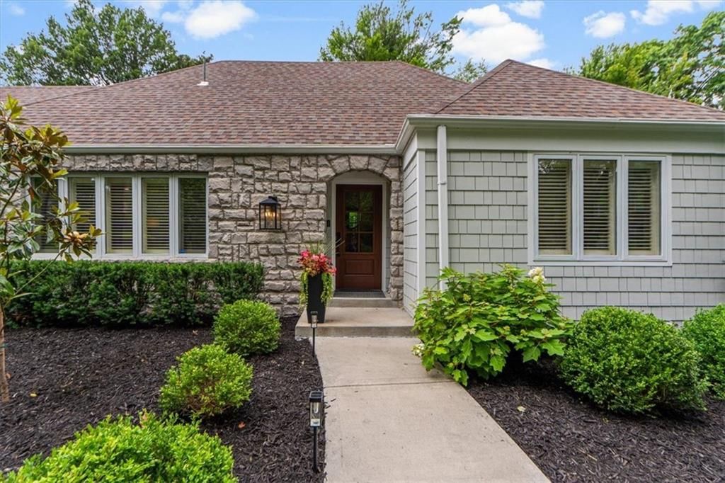 5726 Howe Drive — photo 4