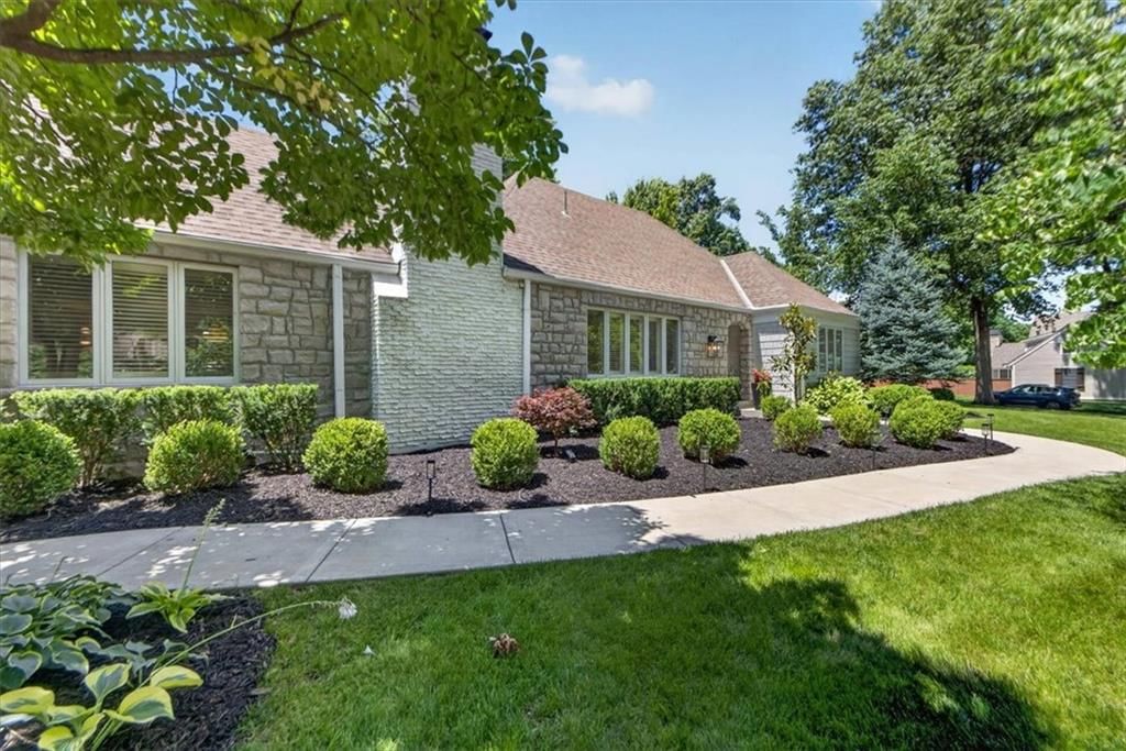 5726 Howe Drive — photo 8