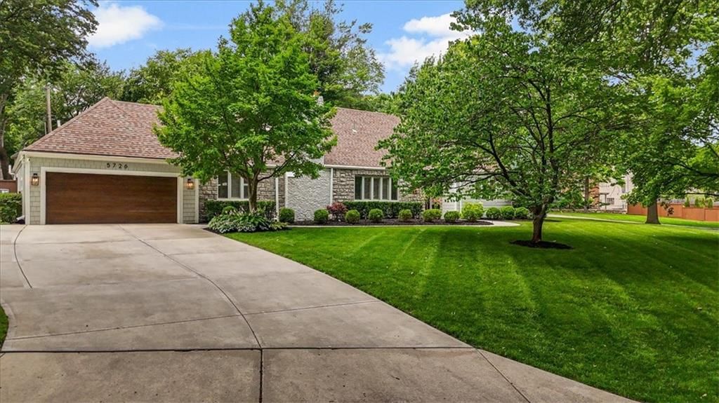 5726 Howe Drive — photo 9
