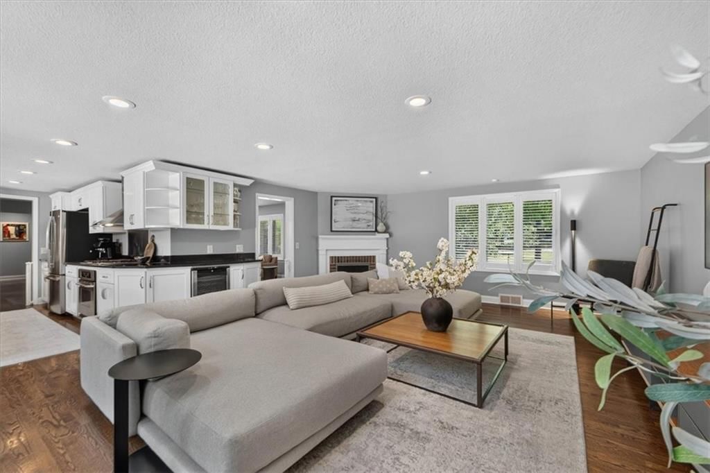 5726 Howe Drive — photo 10