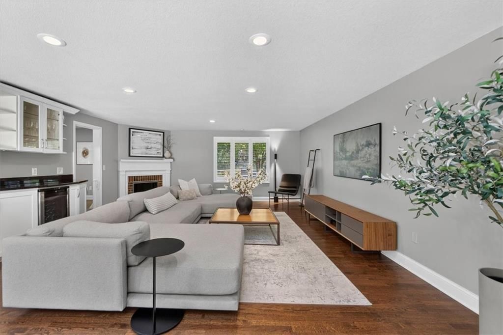 5726 Howe Drive — photo 11
