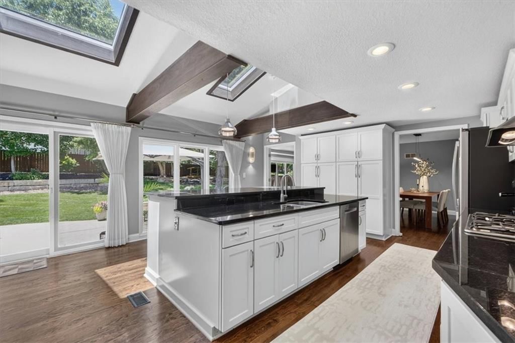 5726 Howe Drive — photo 20