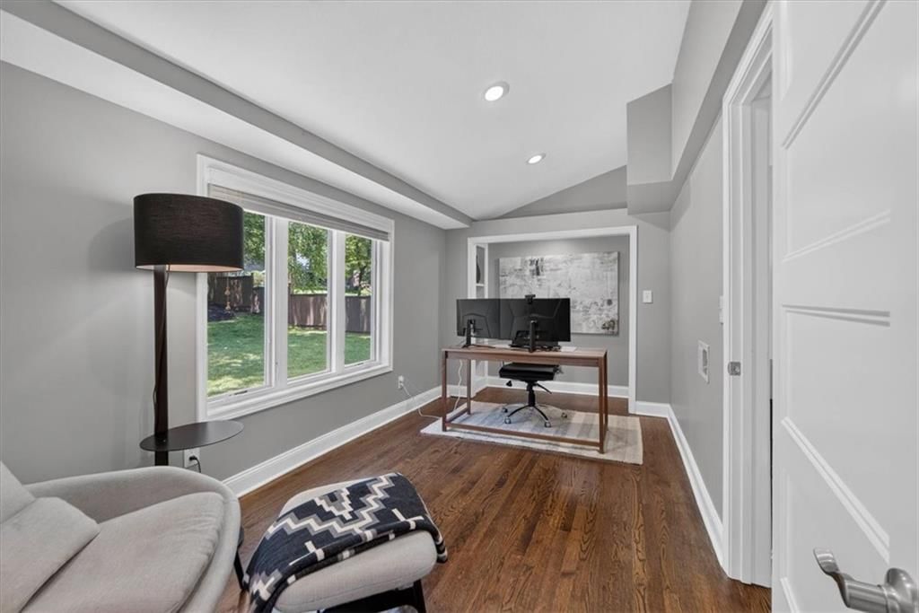 5726 Howe Drive — photo 33
