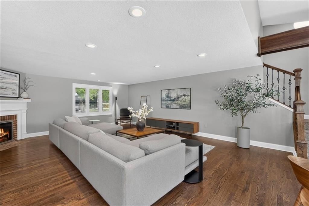 5726 Howe Drive — photo 34