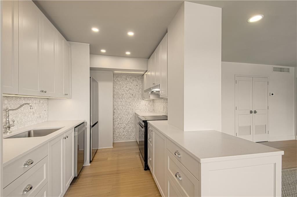 4550 Warwick Boulevard — photo 10