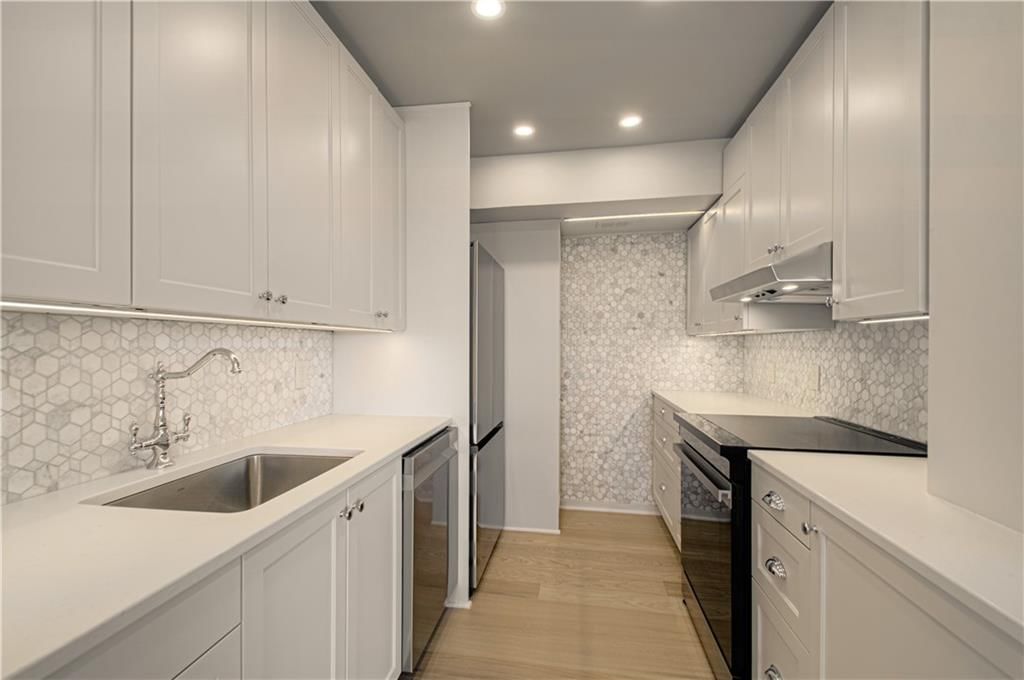 4550 Warwick Boulevard — photo 11