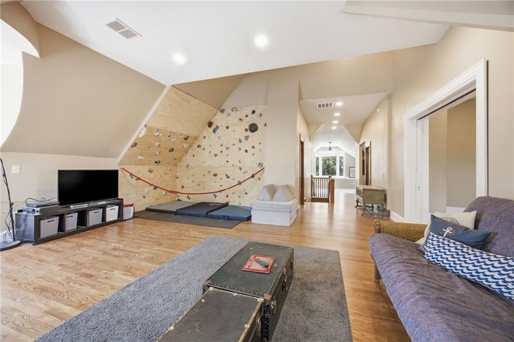 1840 Pendleton Avenue — photo 67