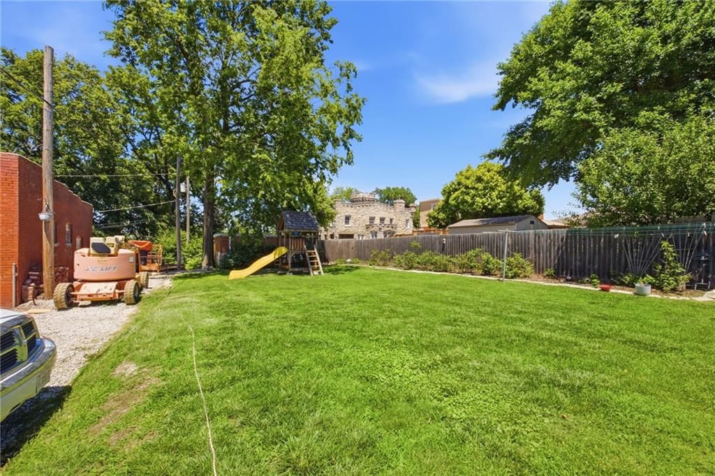 1840 Pendleton Avenue — photo 75