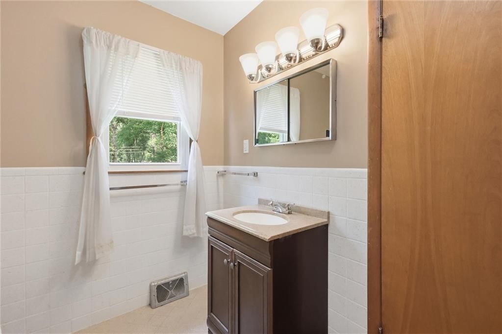 702 W 89TH Street — photo 27