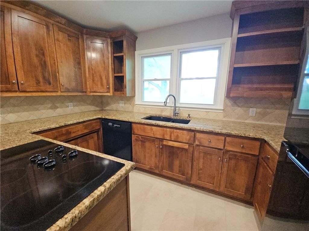 10913 W 50TH Terrace — photo 3
