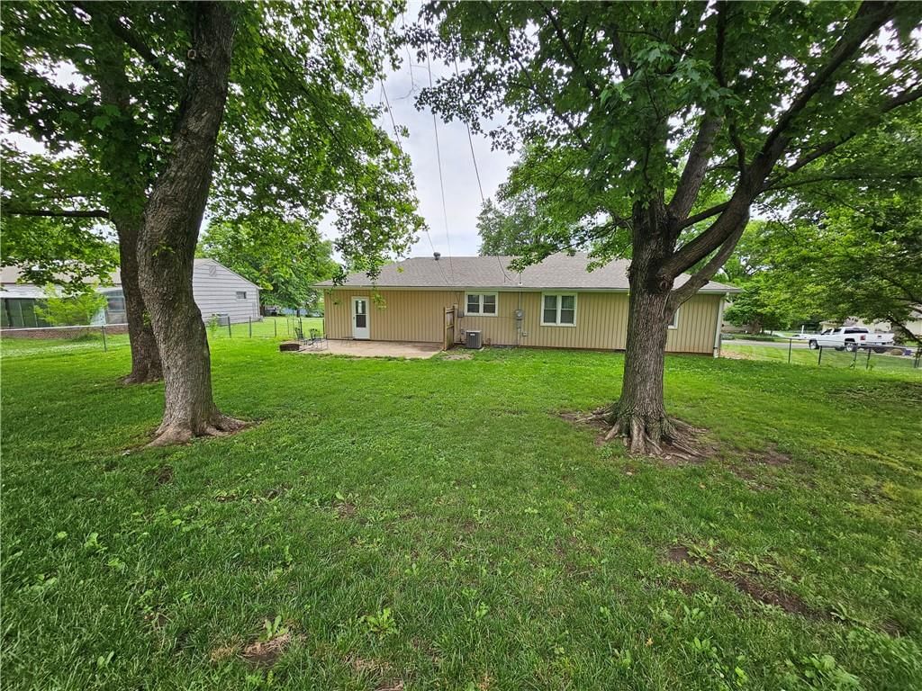 10913 W 50TH Terrace — photo 31