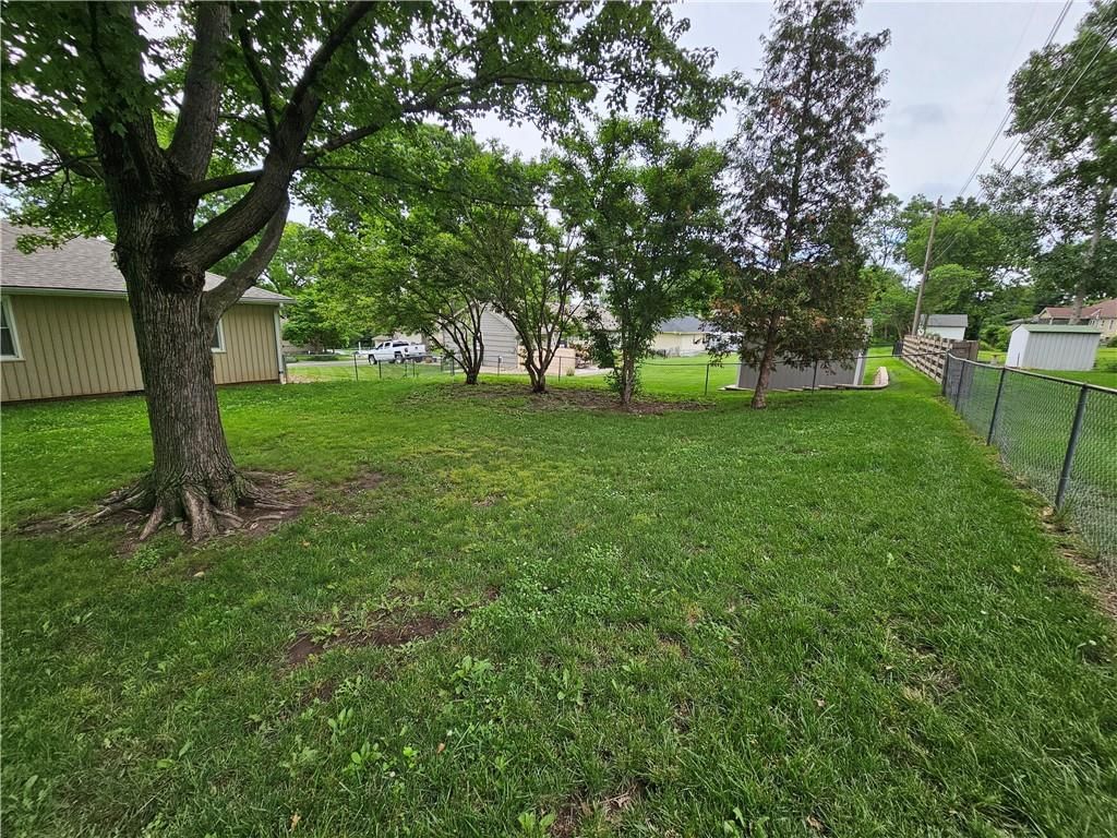 10913 W 50TH Terrace — photo 32