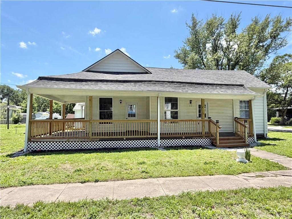 313 W Harrison Street, Butler, MO