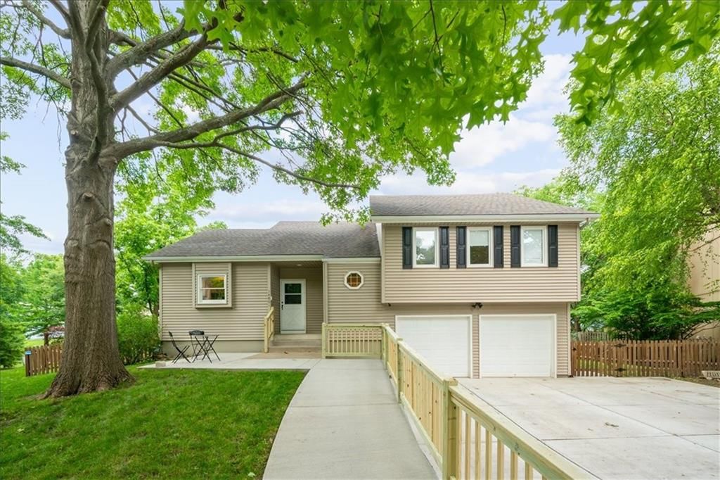 14801 S Arapaho Drive, Olathe, KS