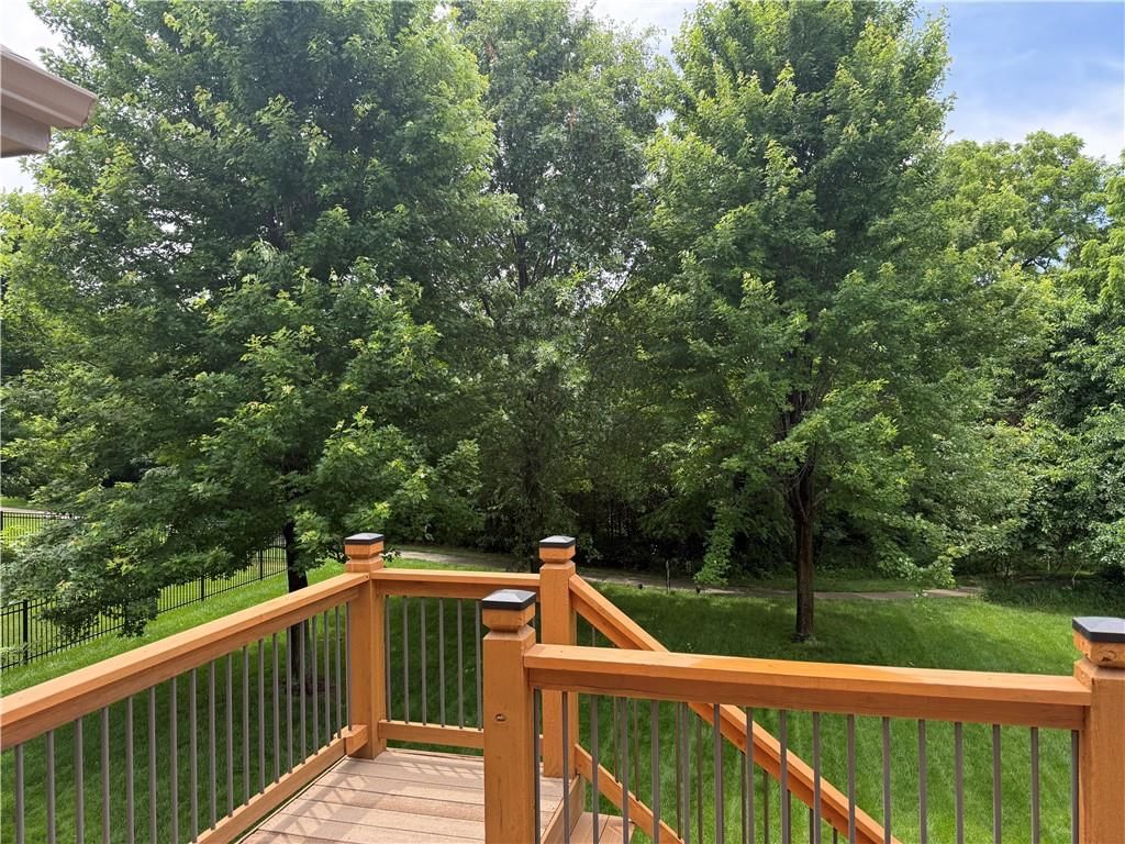 1613 NE Shadow Valley Drive — photo 4