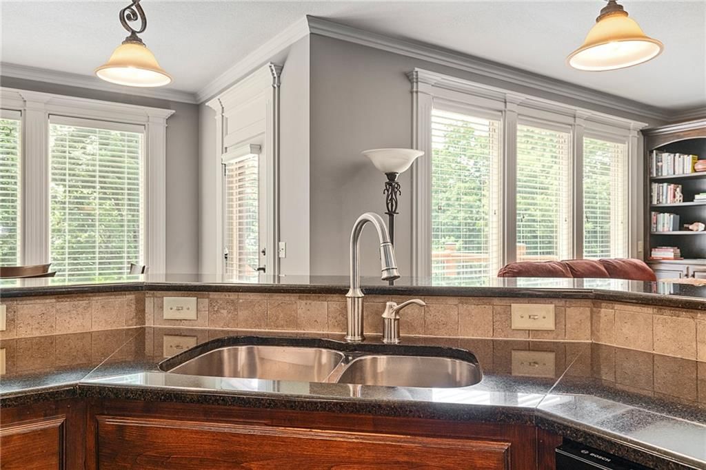 1613 NE Shadow Valley Drive — photo 23