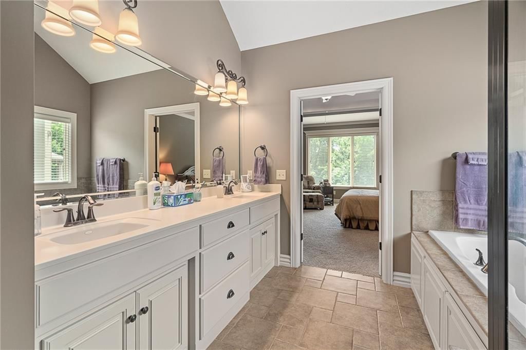 1613 NE Shadow Valley Drive — photo 34