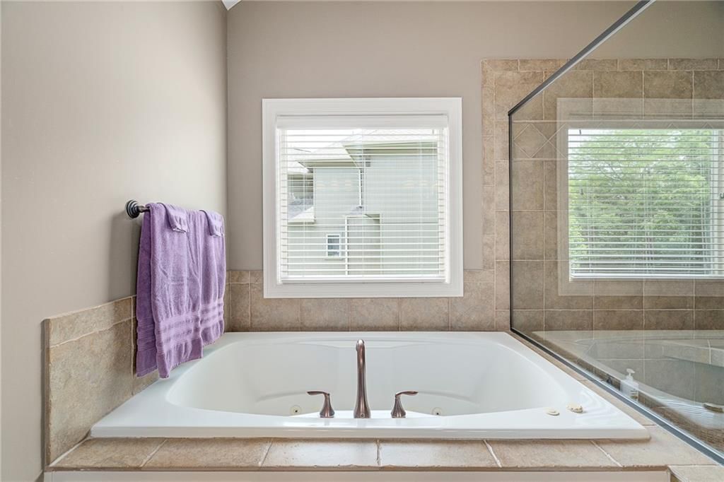 1613 NE Shadow Valley Drive — photo 35