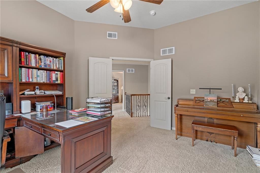 1613 NE Shadow Valley Drive — photo 40