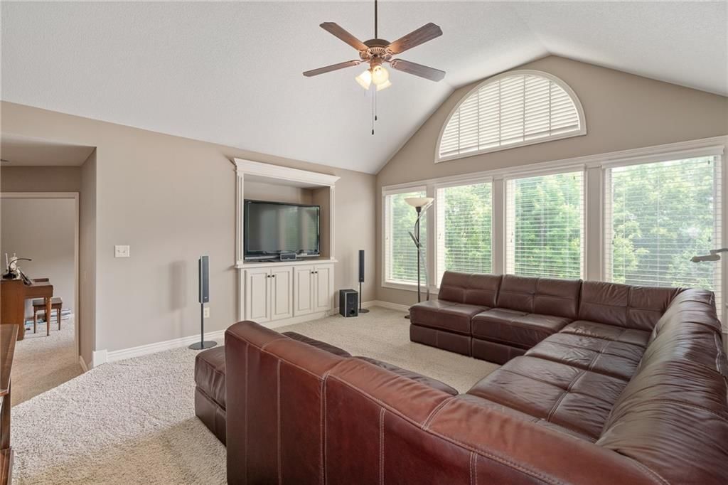1613 NE Shadow Valley Drive — photo 44