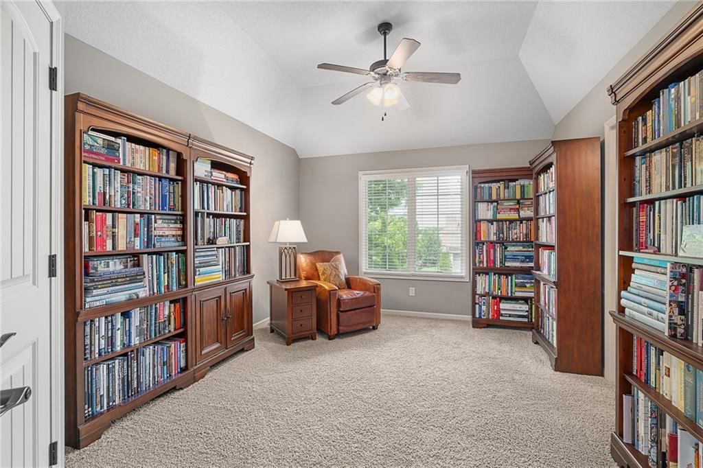 1613 NE Shadow Valley Drive — photo 45