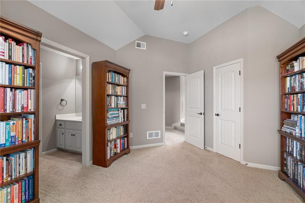 1613 NE Shadow Valley Drive — photo 46