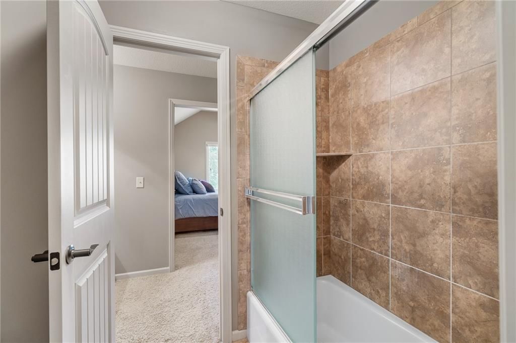 1613 NE Shadow Valley Drive — photo 48