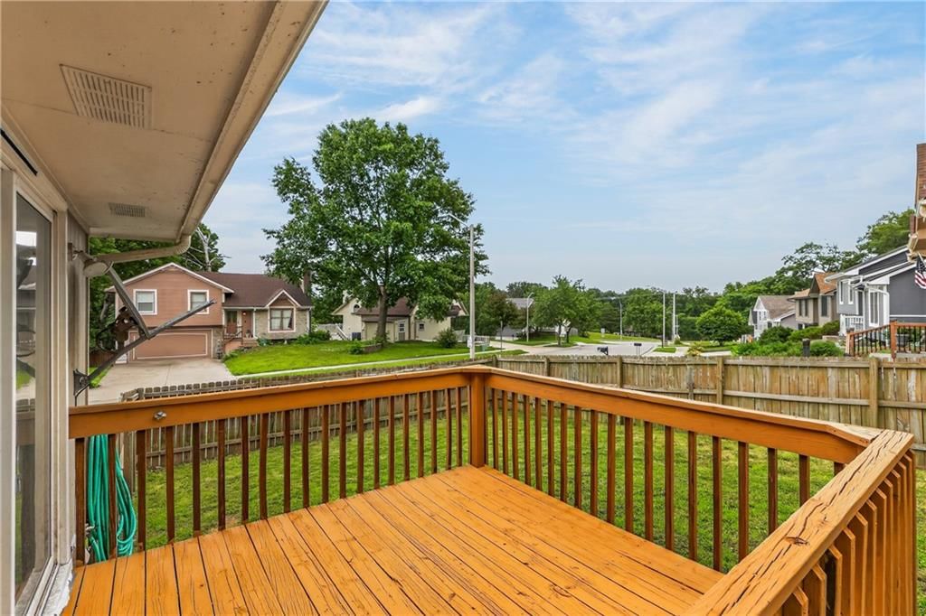 6209 NE 48TH Terrace — photo 3