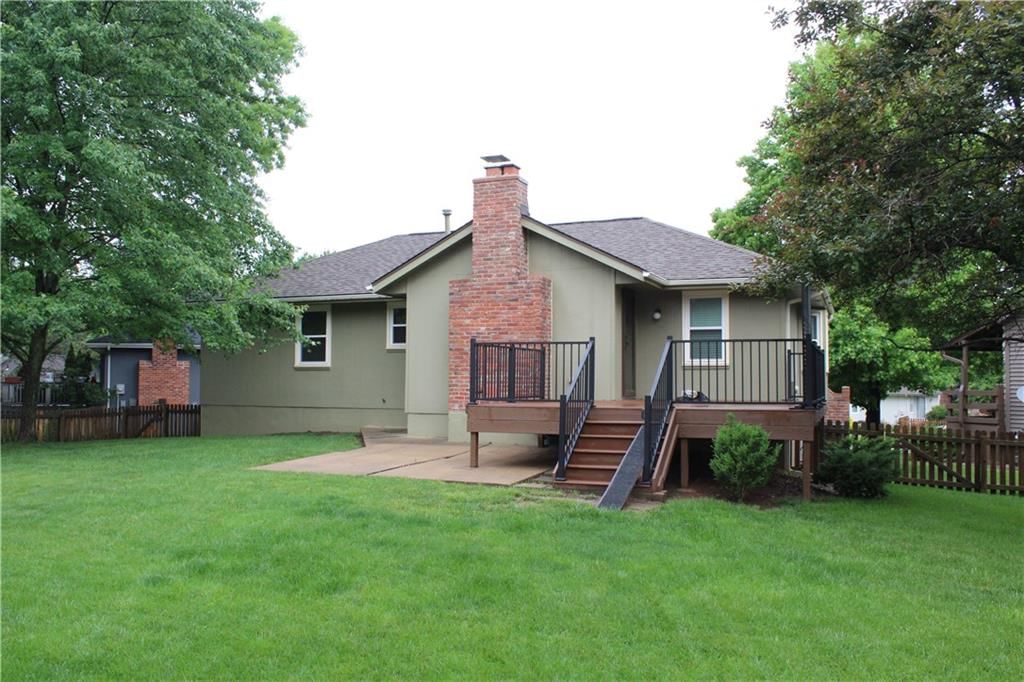 243 SE Brownfield Court — photo 2