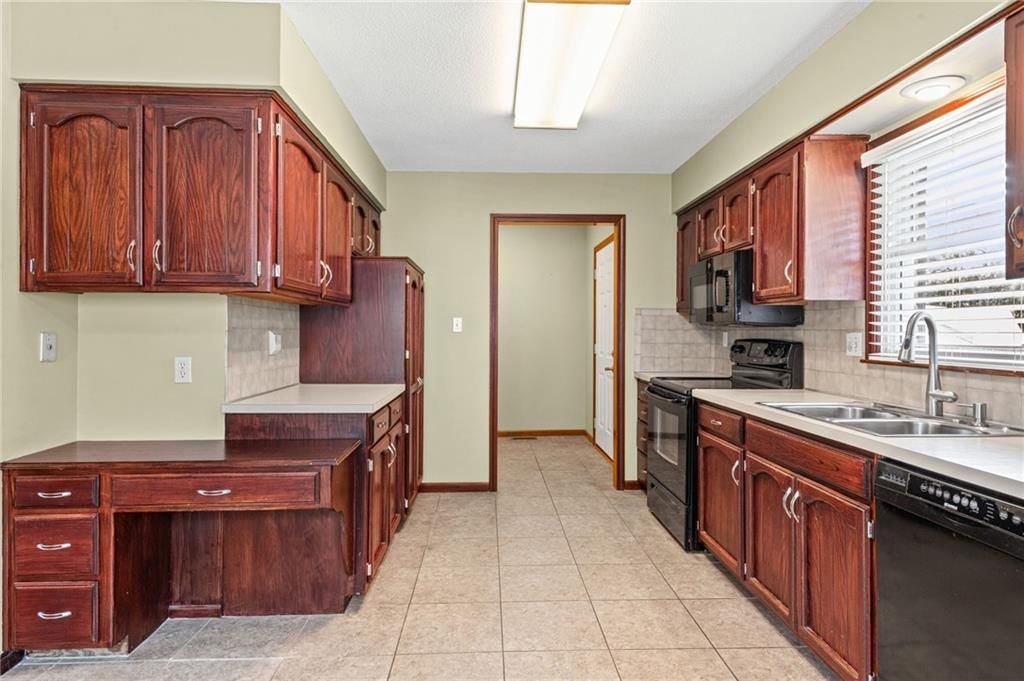 243 SE Brownfield Court — photo 5