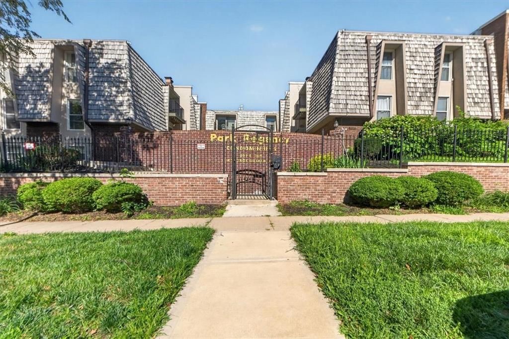 3608 Gillham Road — photo 4