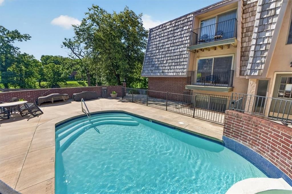 3608 Gillham Road — photo 6